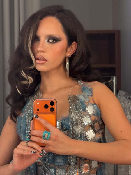Katseye Daniela bleached eyebrows